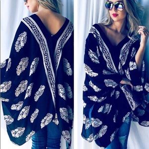 BOHO CHIC Poncho Ruana Kimono Print Fabric Size OS